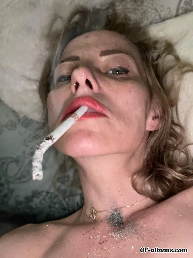Image #3 of smokingqueenalina