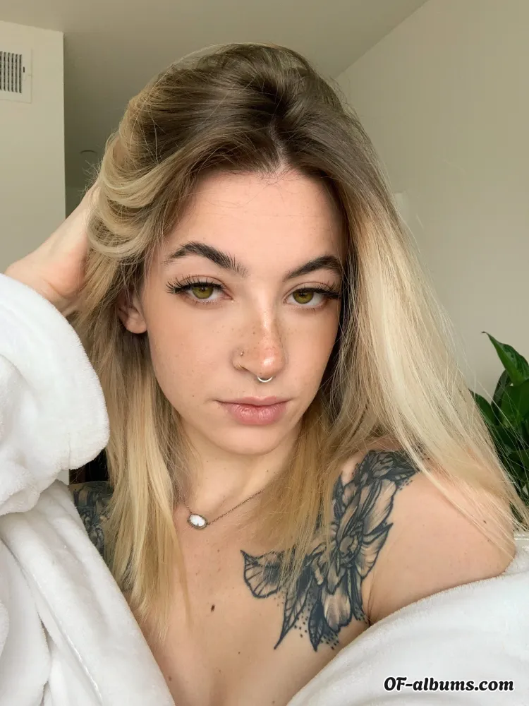 Image #1 of spicyblondee