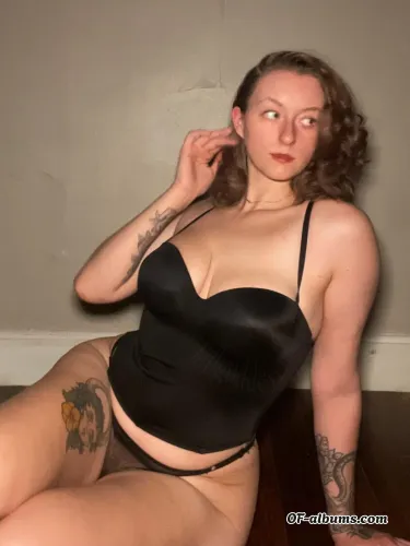 Image #3 of tallgoddessxo