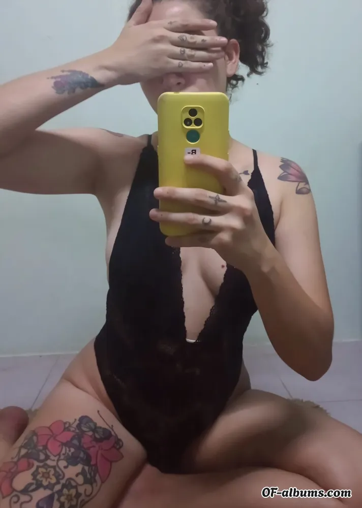 Image #2 of the_queen_avril