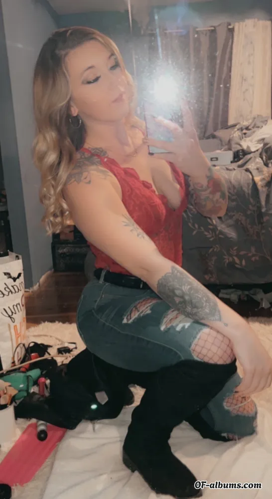 Image #1 of the_real_queen_ashley