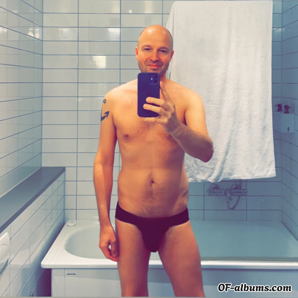 Image #4 of thenakedauthor