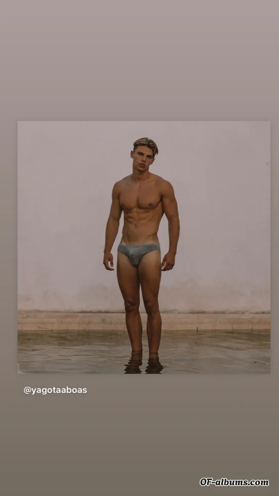 Image #2 of tom_hank