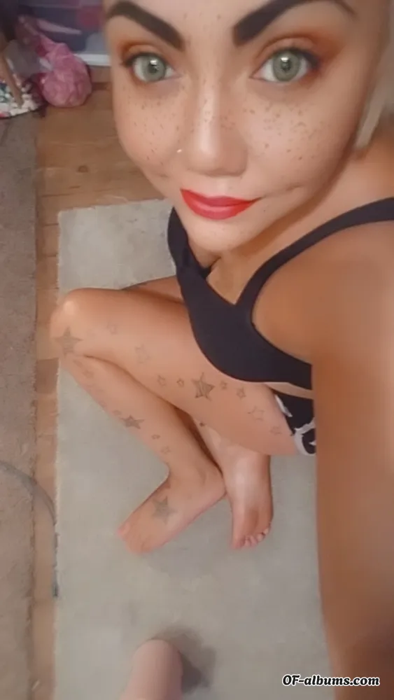 Image #1 of trishellbby