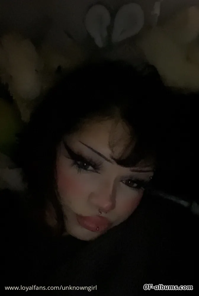 Image #1 of unknowngirl