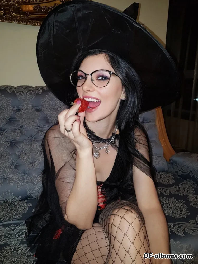 Image #1 of victoriahotfree