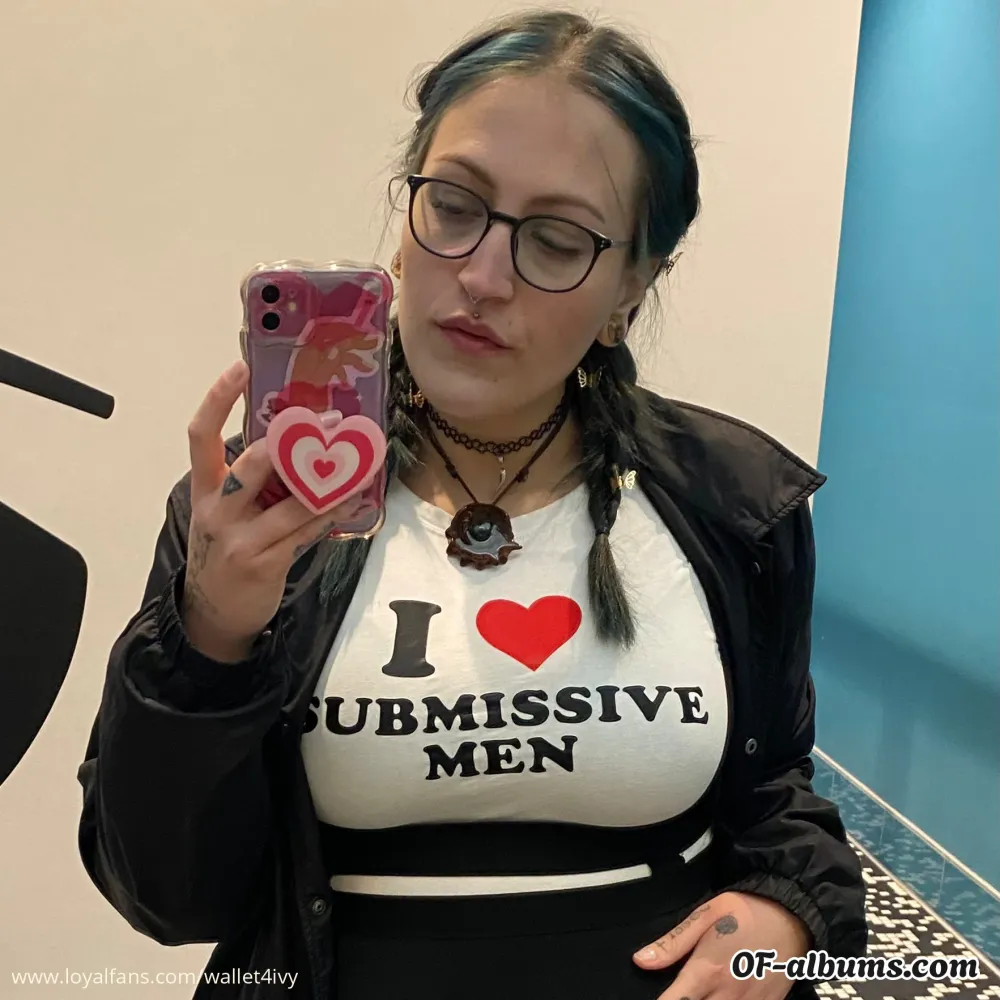 Image #1 of wallet4ivy