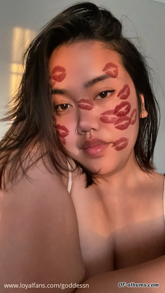 Image #1 of walletgoddess98