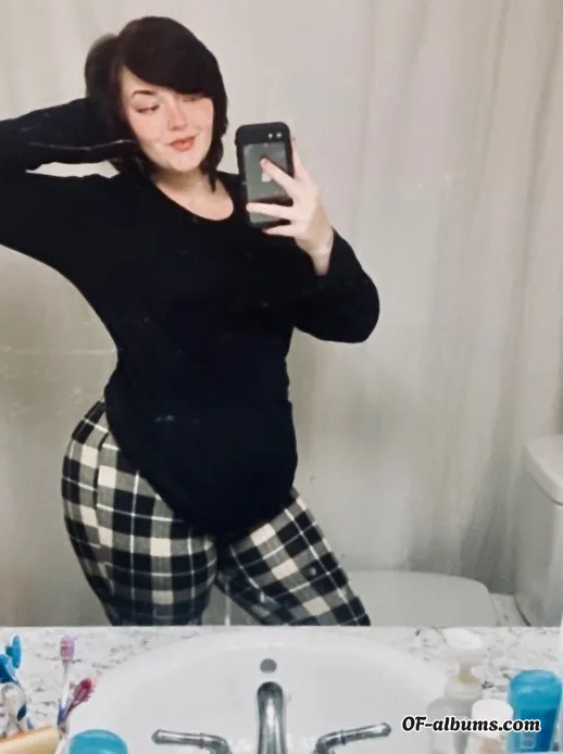 Image #1 of your.fav.mylf